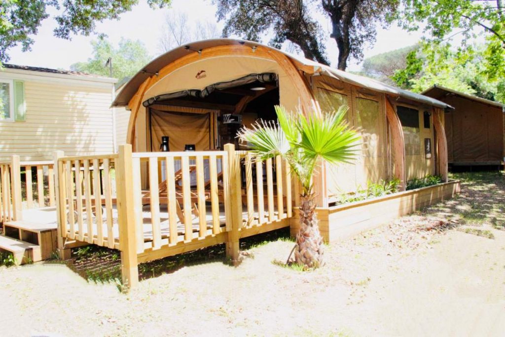 Profitez de votre séjour en famille d’une façon originale, en optant pour l’une des tentes du camping Site de Gorge Vent ! 